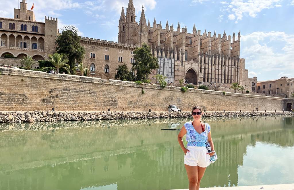 Me posing in front of Palma Cathedral and Palace of La Almudaina